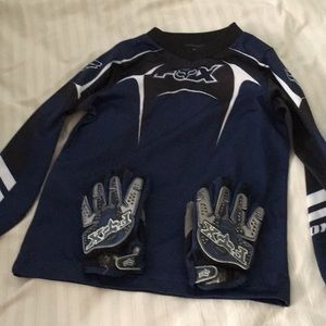 Fox shirt and gloves for a little boy
